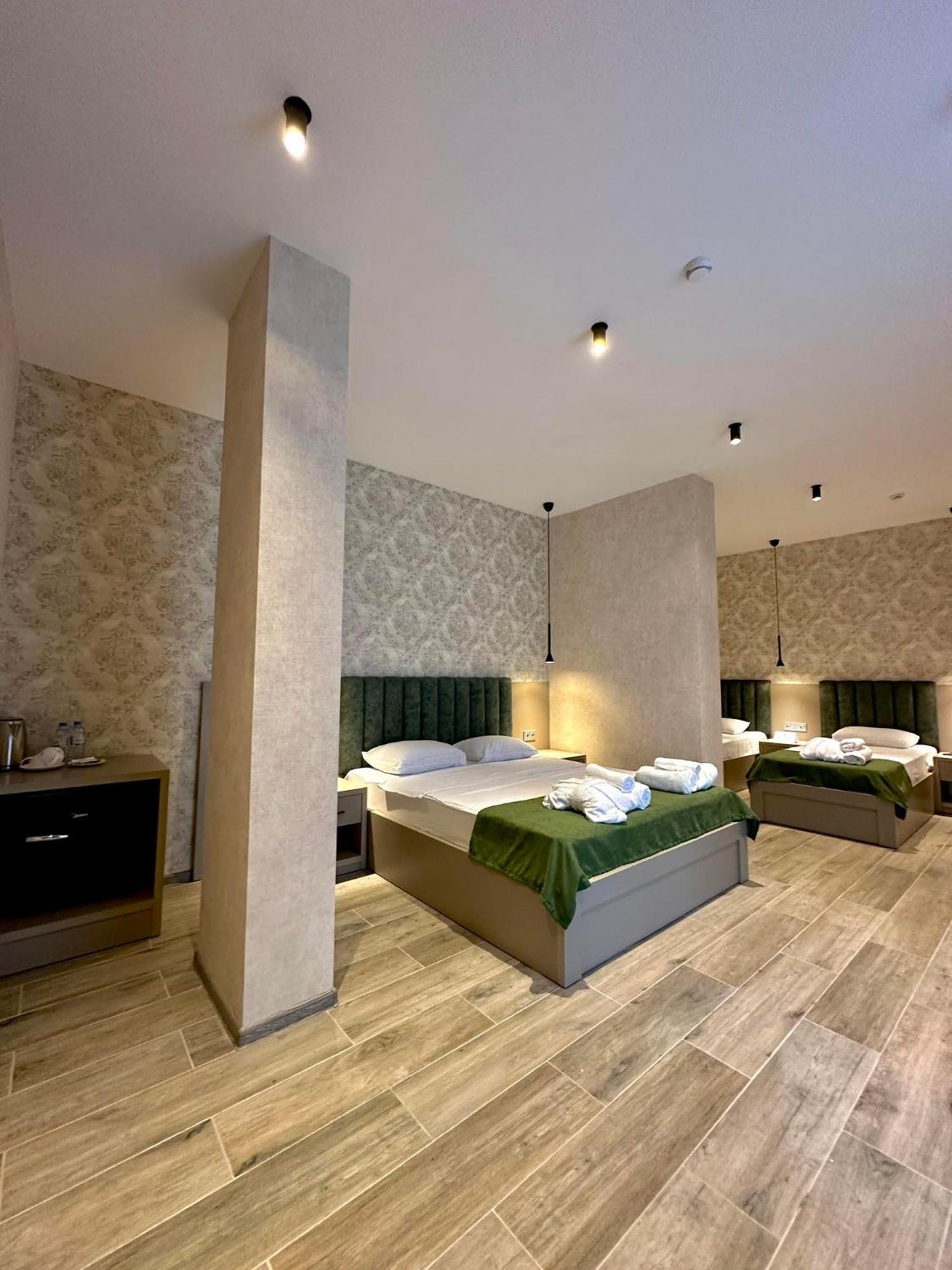 Emerald Hotel Batumi Exterior photo