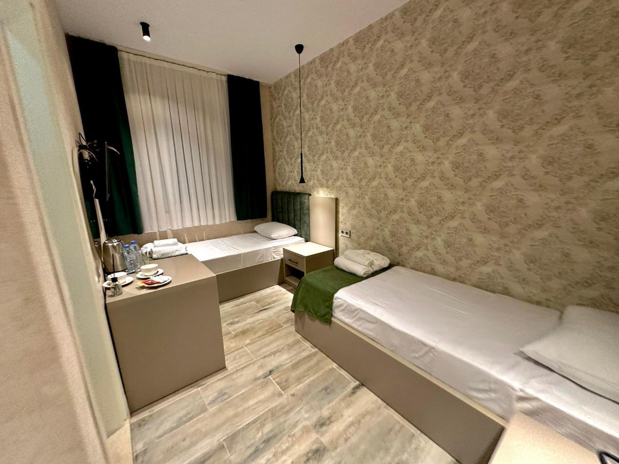 Emerald Hotel Batumi Exterior photo