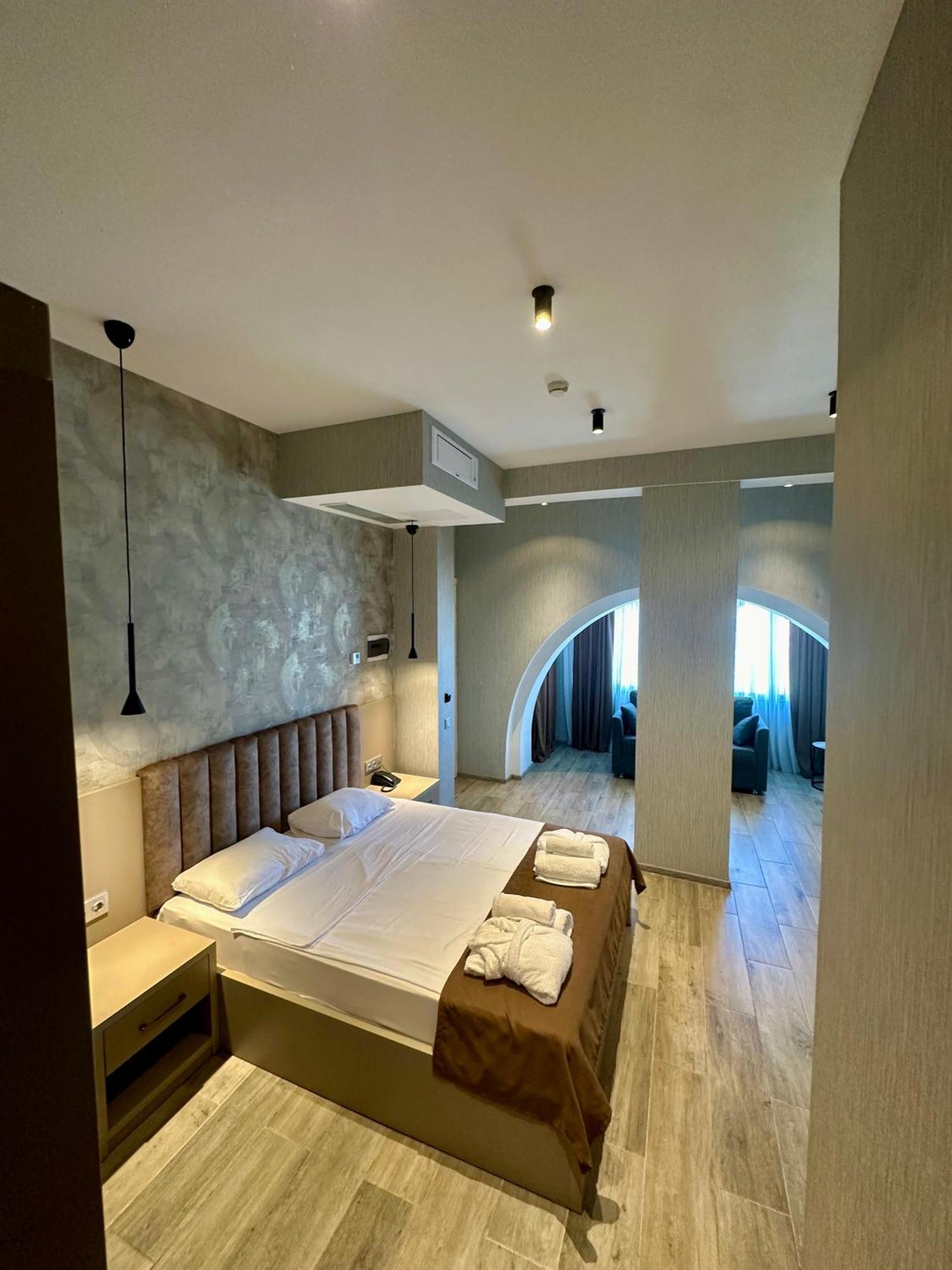 Emerald Hotel Batumi Exterior photo